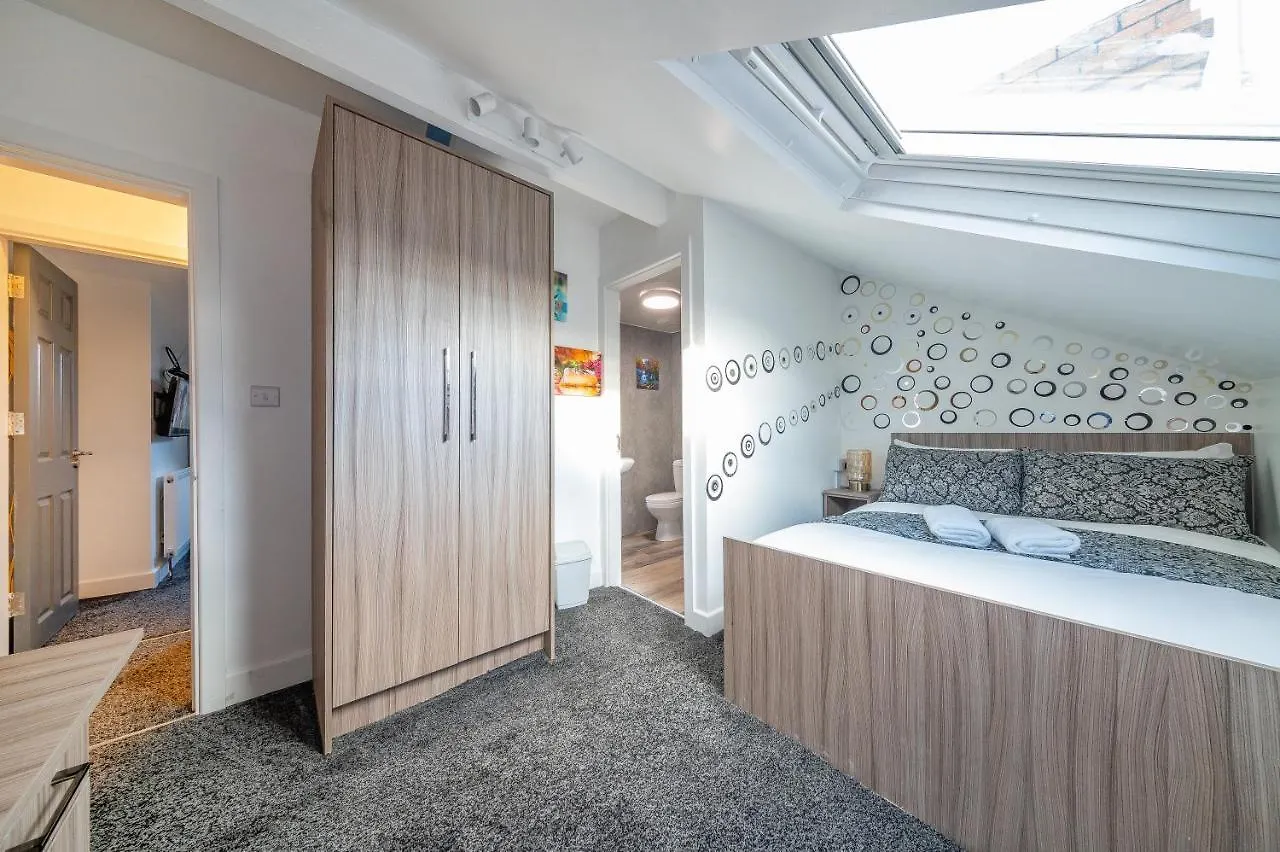 ホームステイ *Ra12S* For Your Most Relaxed & Cosy Stay + Free Parking + Free Fast Wifi * リーズ