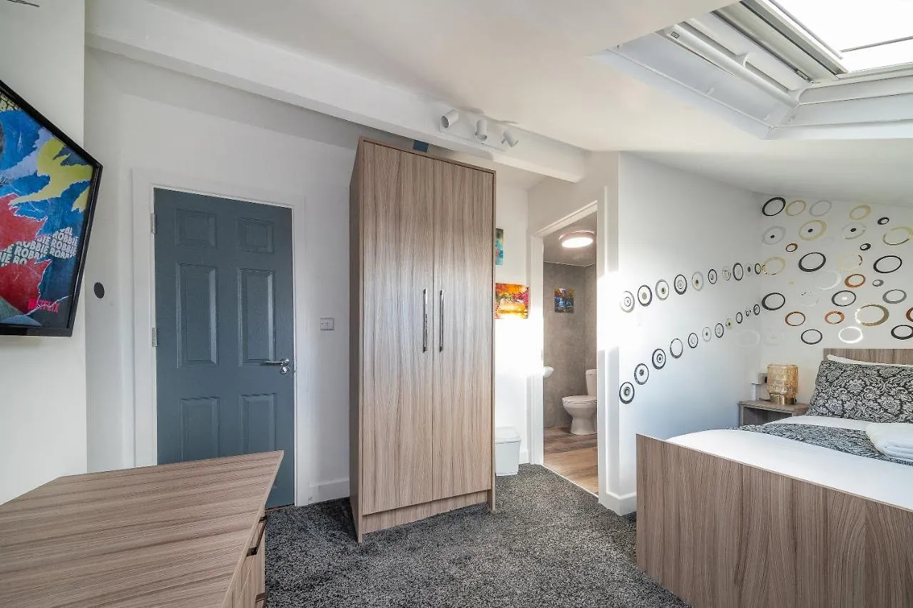 *Ra12S* For Your Most Relaxed & Cosy Stay + Free Parking + Free Fast Wifi * Leeds  0*, Leeds (West Yorkshire) Reino Unido