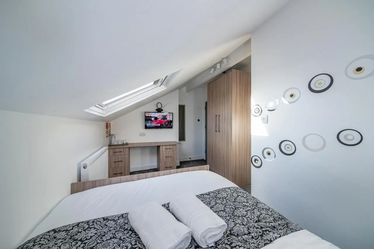 *Ra12S* For Your Most Relaxed & Cosy Stay + Free Parking + Free Fast Wifi * Leeds  0*, Leeds (West Yorkshire) Reino Unido