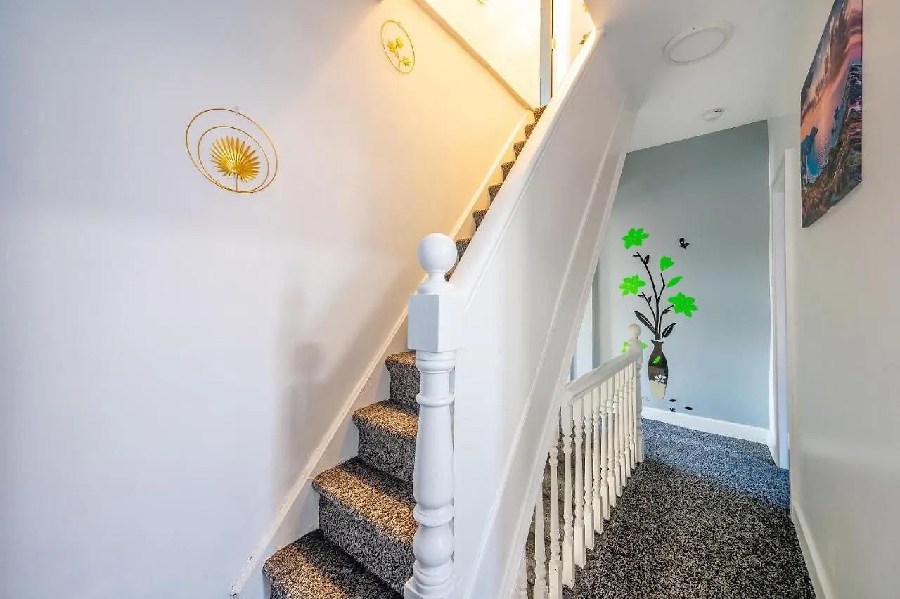 *Ra12S* For Your Most Relaxed & Cosy Stay + Free Parking + Free Fast Wifi * Leeds  Habitación en casa particular Leeds (West Yorkshire)