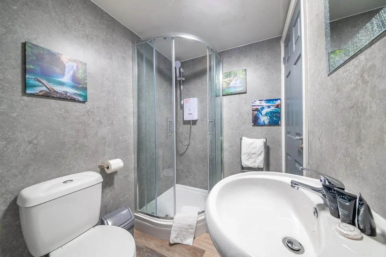 *Ra12S* For Your Most Relaxed & Cosy Stay + Free Parking + Free Fast Wifi * Leeds  Habitación en casa particular