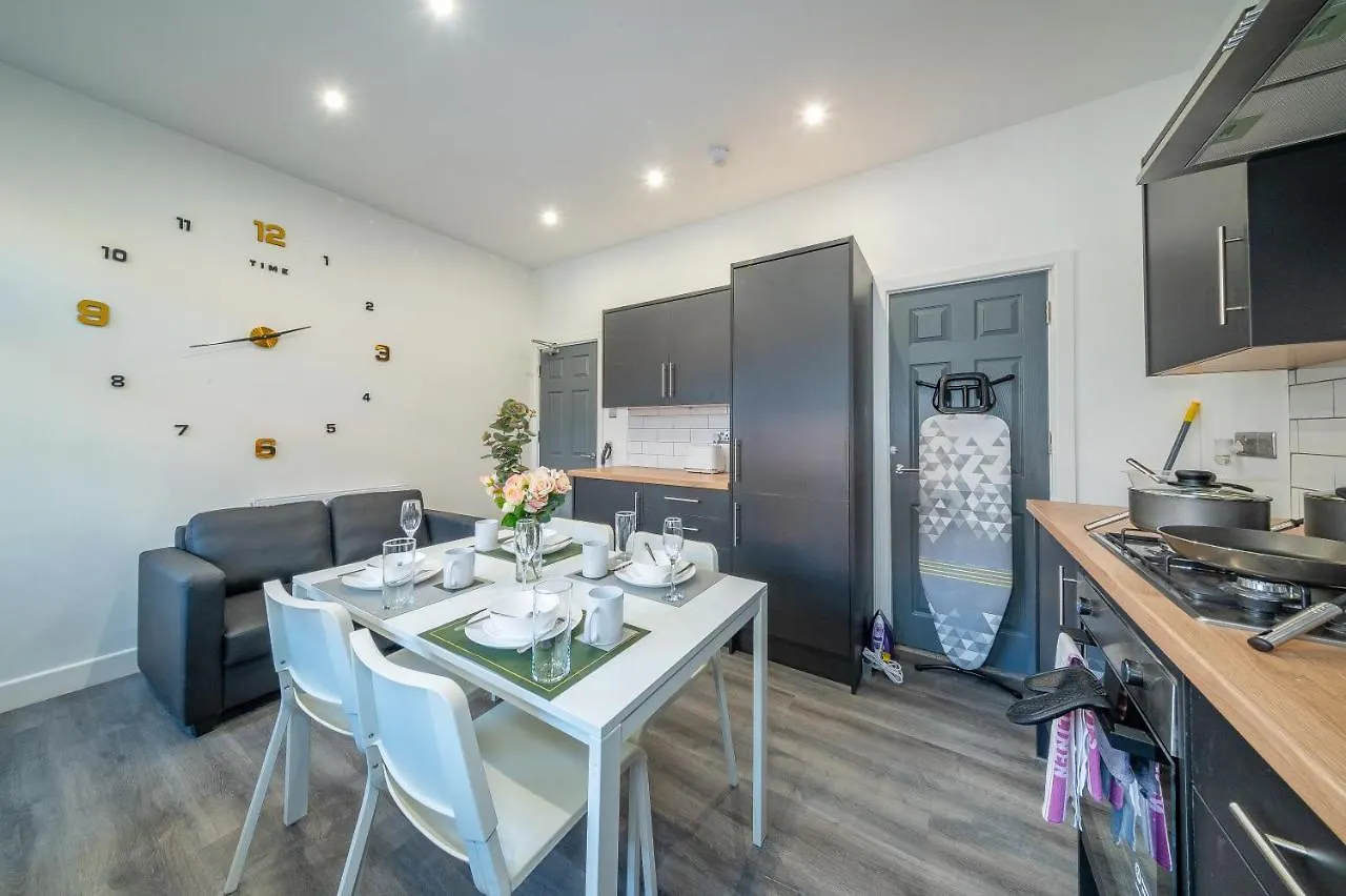*Ra12S* For Your Most Relaxed & Cosy Stay + Free Parking + Free Fast Wifi * Leeds